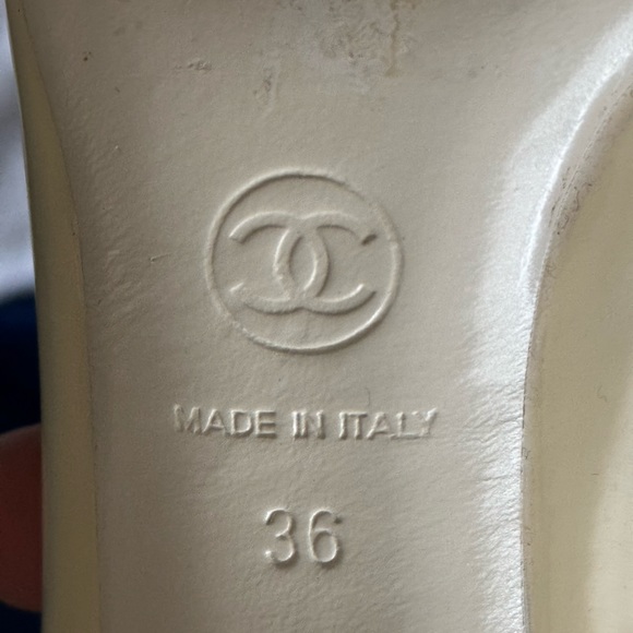 Chanel patent leather cream & black shoes size Size 36 US Size 6 Very Preloved. - Picture 5 of 14